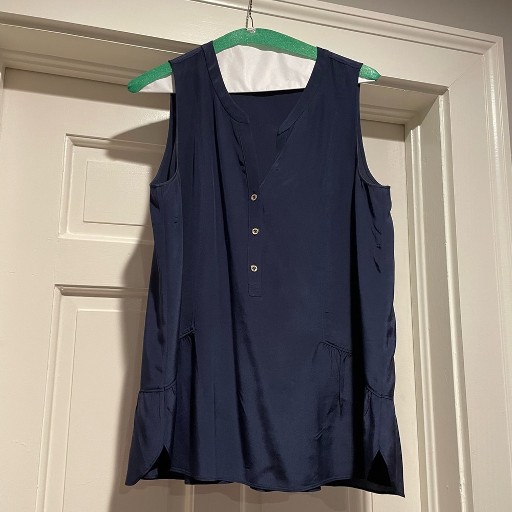 Lilly Pulitzer. Beautiful, like new Navy blue silk tank.